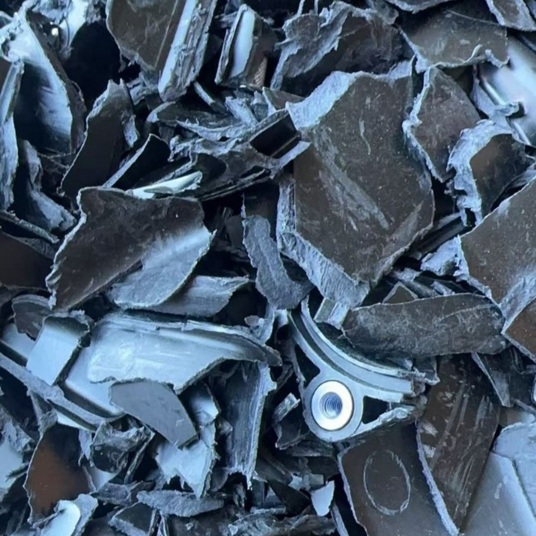 BLACK POLYCARBONATE GRINDING SCRAP