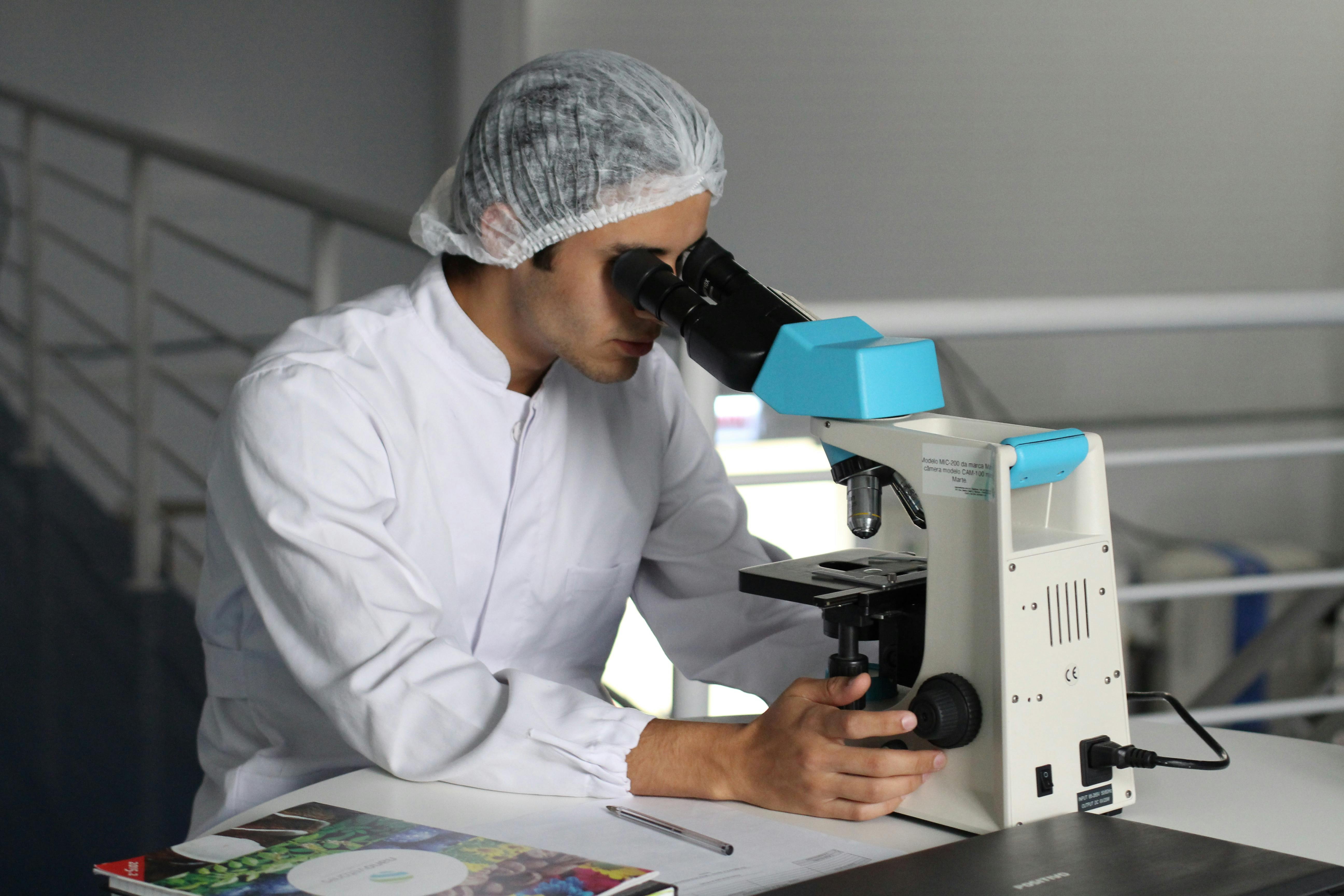Tailored solutions for your critical healthcare logistics.